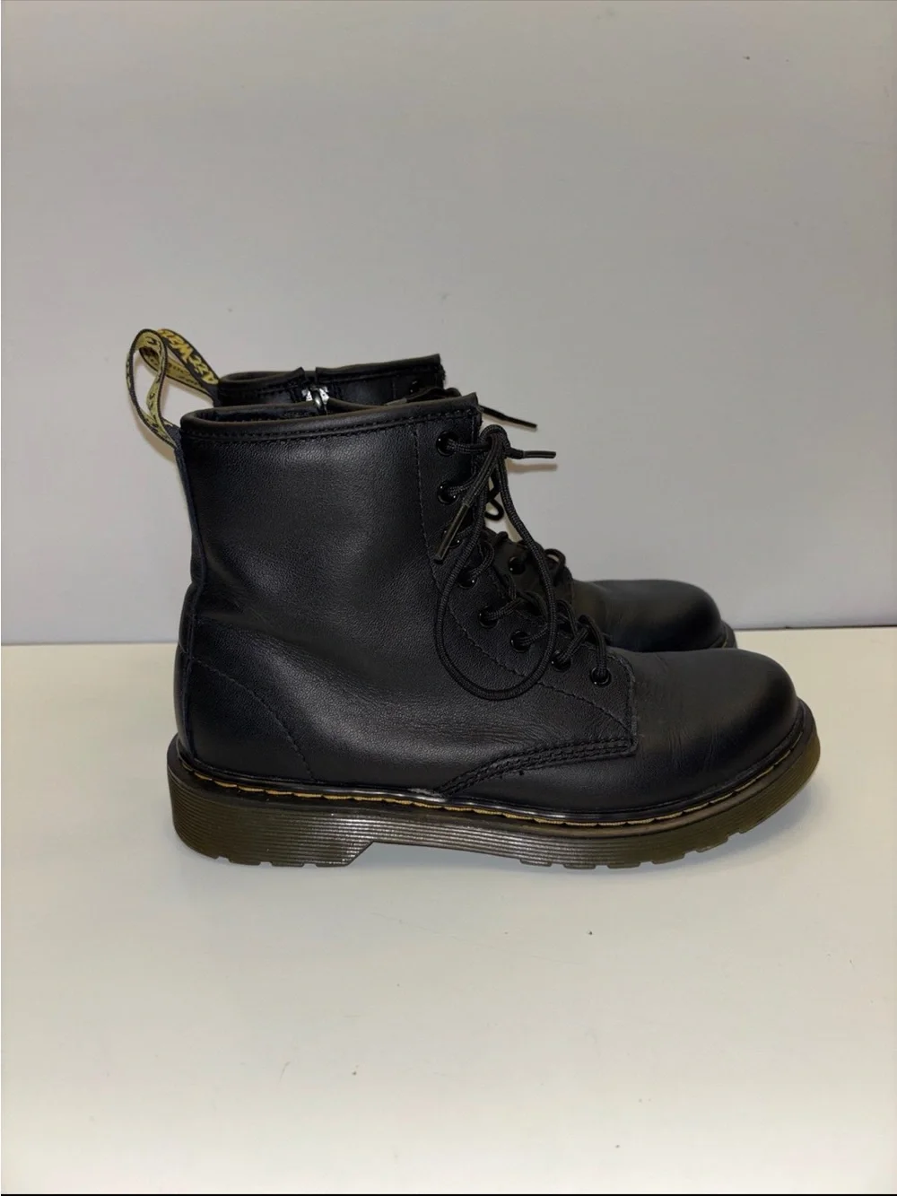 Dr.Martens 1460 boots Juniors size 4